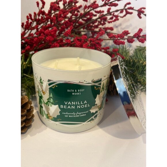 Bath & Body Works “Vanilla Bean Noel” NEW 3 Wick Candle - Picture 1 of 6